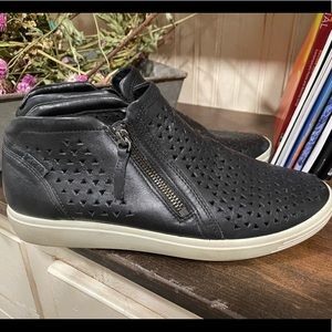 ECCO Black Leather Zippered Midtop Sneakers 10